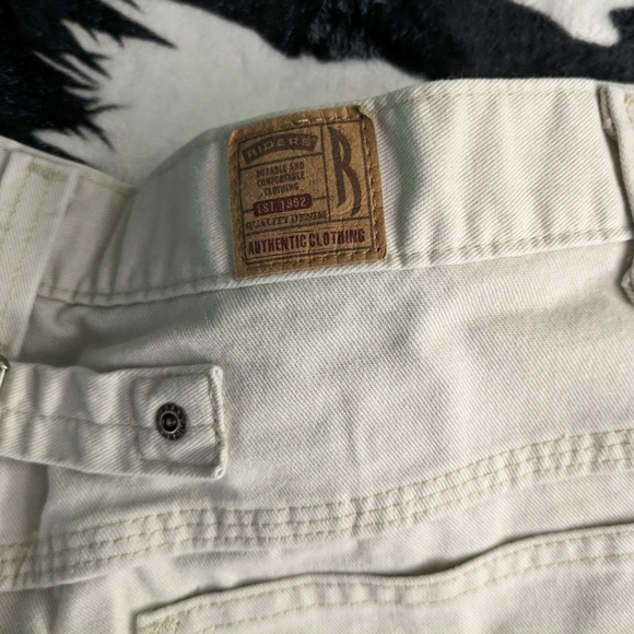 Lot of 2 Ladies Rider Brand Denim Shorts. Khaki color and Lt Blue.. Sz. 16.. - Picture 5 of 8